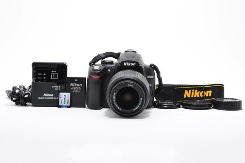 Nikon d5000 tiny - crack, near