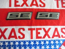 2 US CHRYSLER SE BADGE EMBLEM