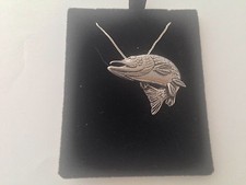 F39 Drehender Hecht an einer