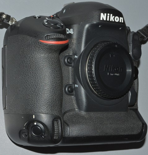 Nikon body mit nur 73129 - d4,