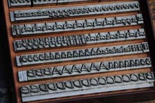 "PRESENT" Bleischrift 7mm Bleisatz Buchdruck Alphabet Handsatz Bleilettern Blei