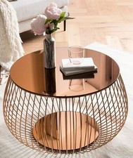 Couchtisch mit Metallkorb