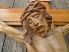 großes geschnitztes Kreuz