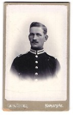 Fotografie Karl Bauer, Karlsruhe i. B., Zähringerstr. 41, Portrait Garde-Soldat 