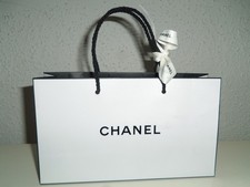 CHANEL Tasche Tüte Deko