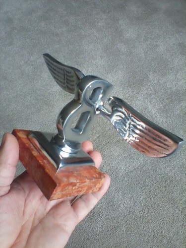 Bentley flying maskottchen - "b",