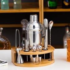 hochwertiges Cocktail Shaker Set mit 11 Edelstahl-Zubehör im Bambusständer