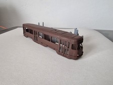 Halbbausatz Modell Strassenbahn Tatra T2  mit Drehgestellausschnitten - H0