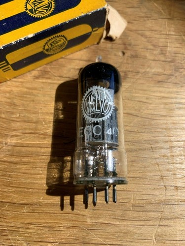 Valvo ecc40 disc - getter, 1956