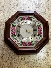 Wanduhr dunkelbraunes Holz mit