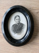 Antik Schellack Bilderrahmen Oval  mit Foto lichtes Maß: 5,3 x 7,5 cm