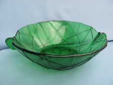 Wunderschöne massive grüne Glasschüssel mit Sternenmuster - lalique? - von Uroma