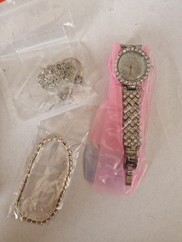 Eine damenarmbanduhr mit - eine,