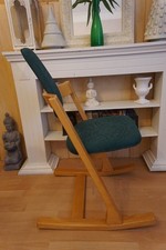 STOKKE PENDULUM BEWEGUNGSSTUL GESUNDHEITSSTUHL AKTIVES SITZEN IN DKLGRÜN LOOK!