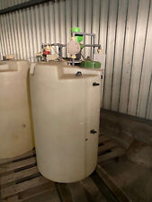 DENIOS Lagerbehälter Dosierfass 500 l mit Anschlüssen solide Industriequalität