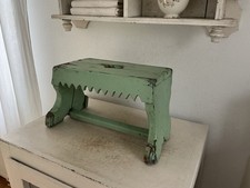 Alter Schemel Holz Grün