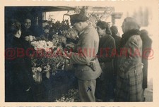 H167 Foto Italien Genua März 1945 Wochenmarkt Kriegsmarine Offizier UJ-2229 SG15