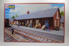 Revell H0 2007 Kleinstadtbahnhof "Lichtenfels" OVP CH21522