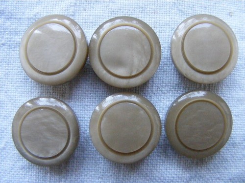Knopf klein beige - ca, 1,5