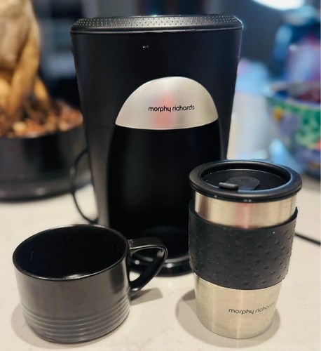 Kleine kaffeemaschine und eine - kleine,