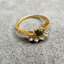 Ring Umfang 51 mm – vergoldet mit schwarzem Stein & Kristallen