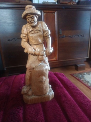 Handgeschnitzter holzhacker - handgeschnitzter,