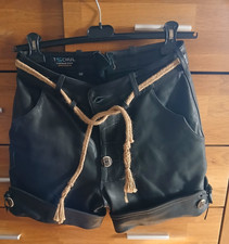 Sehr schöne kurze schwarze