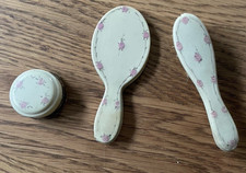 uralte Toilettengarnitur für die antike Puppe