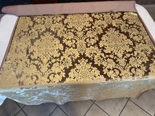 Gold-elfenbeinfarbender