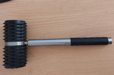 Steaker Fleischzartmacher mehrfarbig 28cm lang - Rolle 5cm Durchm. - 12 cm lang