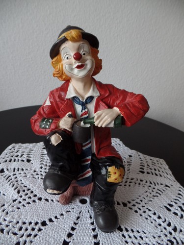 Biereinschenkende clown figur - clown,