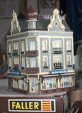 Faller HO 927 Eckhaus "Hotel Sonne"  , gebaut .