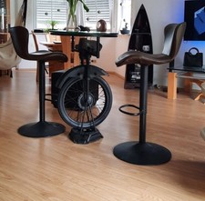 Nostalgischer Bartisch im Retro-Design