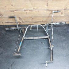 Vorverlegte Fußrastenanlage