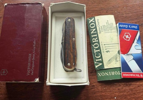 Victorinox swiss army - army,
