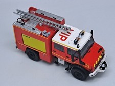 Feuerwehrauto MERCEDES-BENZ