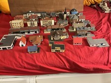 30 Verschiedene Gebäude in unterschiedlichem Zustand Spur N aus Anlagenrückbau.