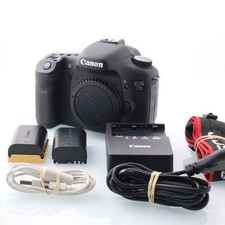 Canon EOS 7D 18.0 MP SLR-Digitalkamera  (Nur Gehäuse) mit nur 2200 Auslösungen