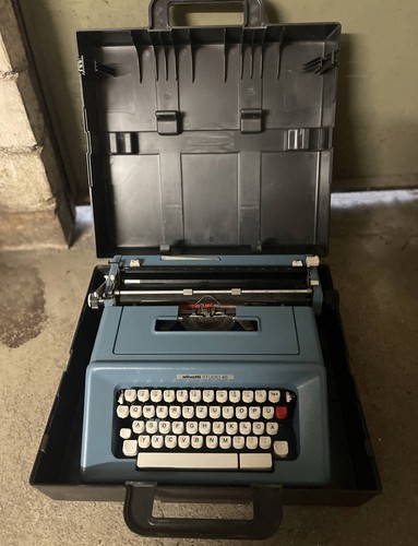 Olivetti studio - studio, 46