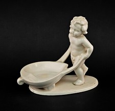 a-9240355 Keramik Figur Putto Knabe mit Herz-Schubkarre H13,5cm