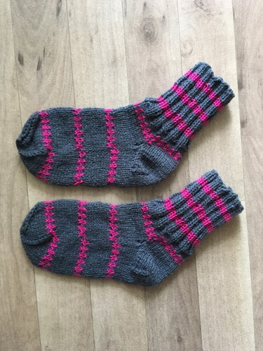 Selbst gestrickte wollsocken - gestrickte,
