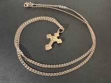 Goldkette mit Kreuzanhänger