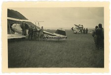 Orig. Foto Piloten mit Focke-Wulf Fw 44 "Stieglitz" Flugzeug am Flugplatz