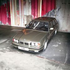 BMW 5er E34 Touring Kombi 1991 grau metallic Modellauto 1:18 MCG