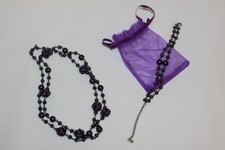 Halskette und Armband Set in Organza Beutel Lila Perlen Rosen Stoffbezogen NEU