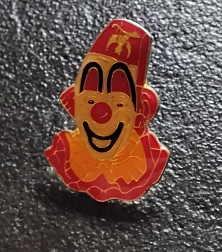 Pin humor clown zirkus - pin’s,