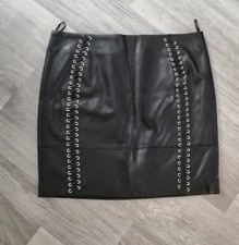 Rock, Kunstleder schwarz, 44-46, Zierschnuerung vorn, neu