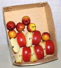 Dekoration Kunstobst Äpfel und Apfelspalten