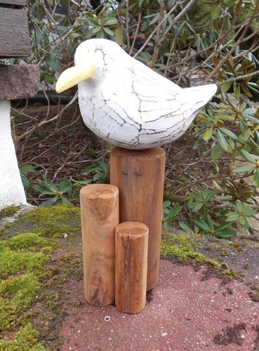 Freche möwe auf poller statue - freche,