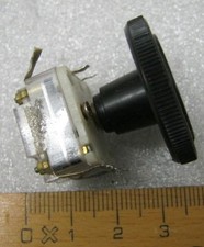 Kleiner Drehkondensator mit Drehknopf